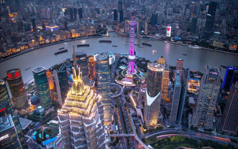 易烊千玺第八次登台春晚了 与王一博同框引期待