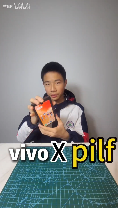 B站百万围观！湖北高中生“手搓”折叠屏手机：网友评价有雷军潜质