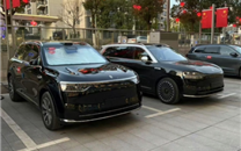 与大哥M9同框 全新问界M8实车曝光：气场更强_67ac1d73eefcb.png