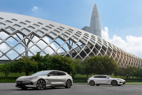 格局打开！腾势赵长江发文祝贺小米SU7 Ultra上市