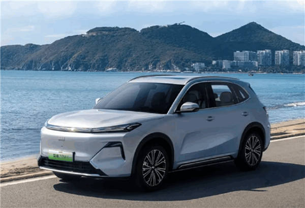 9.98万起！吉利银河星舰7 EM-i购车政策公布：送8800元16喇叭音响