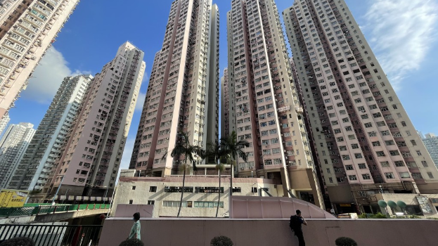 Ken Sir早前斥资合共约883万元，买入有“炒家天堂”之称的荃湾中心3伙细价单位，全数均为Full Pay。