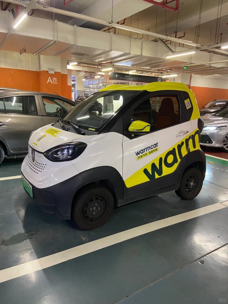 其实珠海出现共享电动车已有一段时间，是由一家国内的新能源共享汽车租赁平台推出，用上外型小巧的宝骏E100