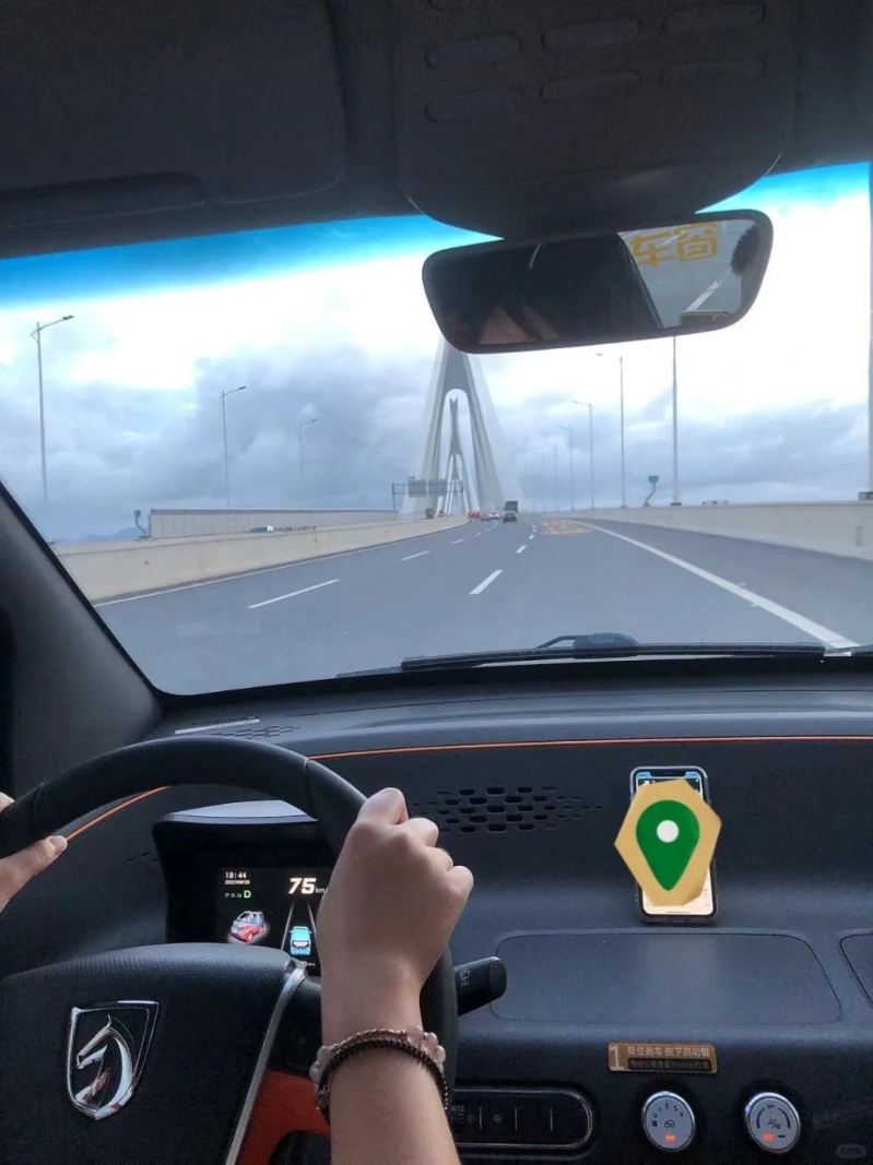 共享电动车平台能支持异地租还，即是说，在珠海租车再驾驶至中山还车都可以。