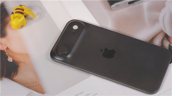 iPhone 17 Air为轻薄取消实体SIM卡槽:国行能否推进eSIM成谜