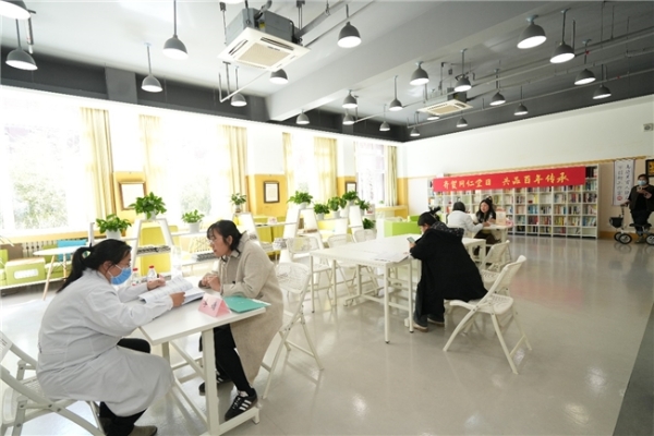 同仁堂日燃动校园，中医药文化“热”力全开