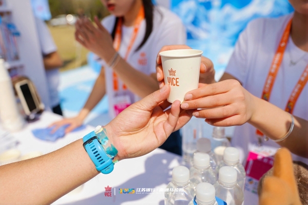 跑者新共识：亿斯冰川水重新定义马拉松的健康完赛