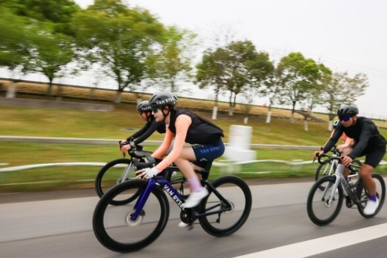 迪卡侬旗下高端公路自行车品牌 VAN RYSEL 亚洲首店亮相杭州