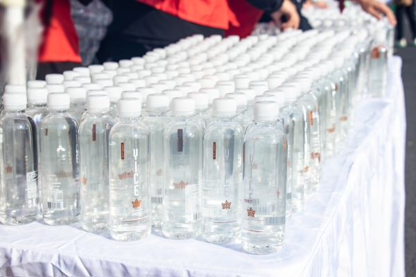 跑者新共识：亿斯冰川水重新定义马拉松的健康完赛