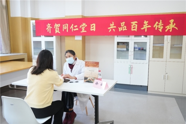 同仁堂日燃动校园，中医药文化“热”力全开