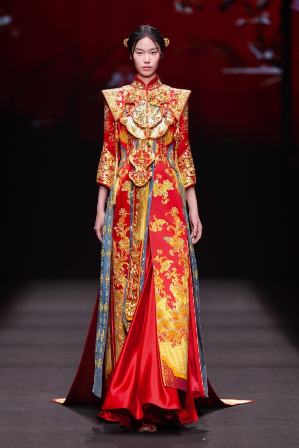 “虎丘婚纱日”强势登陆中国国际时装周,展现中国婚纱设计力量