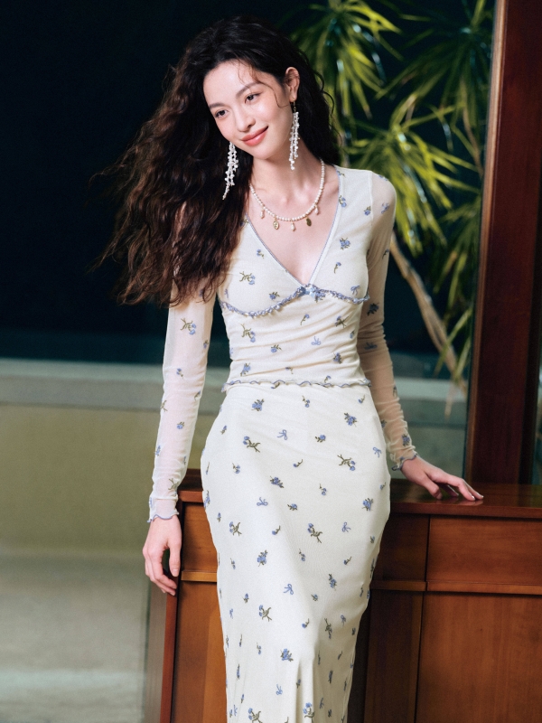  锁定UR春夏新品 ，解锁钟楚曦同款「波嬉风」OOTD