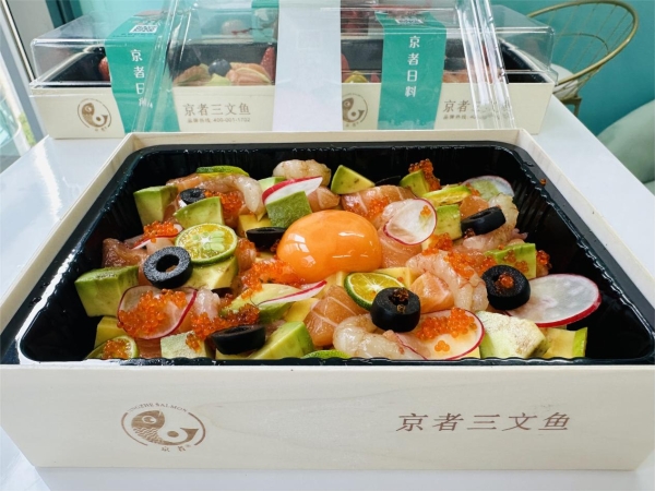 菜市场里的“鲜”经济革命：京者三文鱼2.0加盟模式如何撬动社区品质消费？