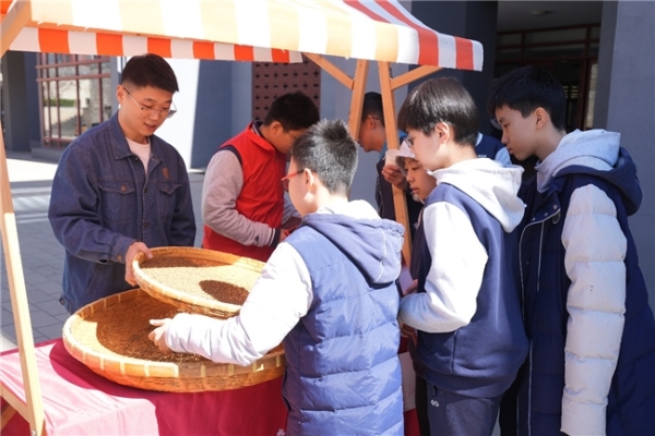 同仁堂日燃动校园，中医药文化“热”力全开