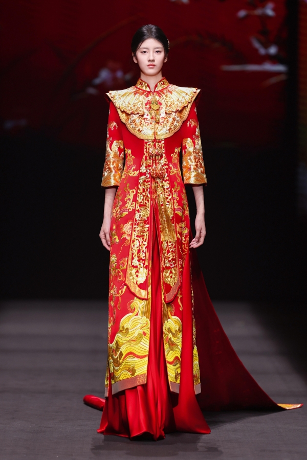 “虎丘婚纱日”强势登陆中国国际时装周,展现中国婚纱设计力量