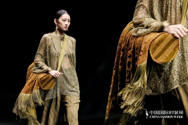 佗寂2025春夏系列发布会：“见空”主题，诠释时光与灵魂的对话