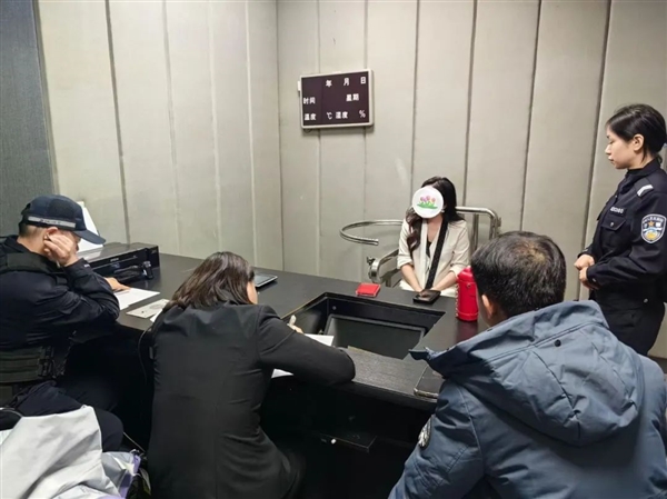 百万粉丝网红拒还债务还全国巡演:在迈巴赫内被擒控