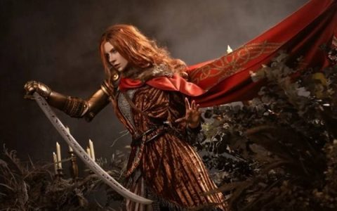 俄罗斯美女Cos《艾尔登法环》女武神：太完美了