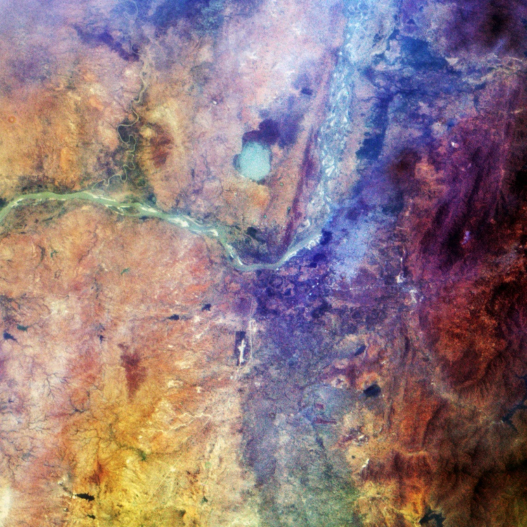 中国14颗卫星助力！缅甸地震前后卫星图对比 像一把巨刀切入地球