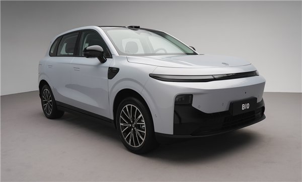 15万级首搭激光雷达城区智驾！零跑B10内饰首秀：能提前锁定爆款吗