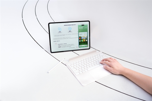 行业首款骁龙8至尊版平板 OPPO Pad 4 Pro真机实拍：果味十足