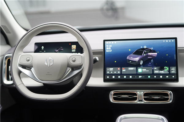 15万级首搭激光雷达城区智驾！零跑B10内饰首秀：能提前锁定爆款吗