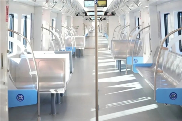 载客之王！重庆15号线列车下线：2428人刷新行业纪录