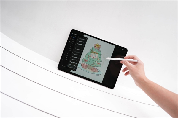 行业首款骁龙8至尊版平板 OPPO Pad 4 Pro真机实拍：果味十足