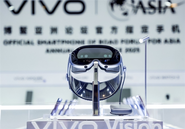 vivo Vision全球首秀：设计看齐苹果Vision Pro 外置电池