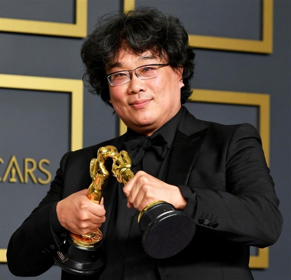 《阿诺拉》导演一人独获四项奥奖