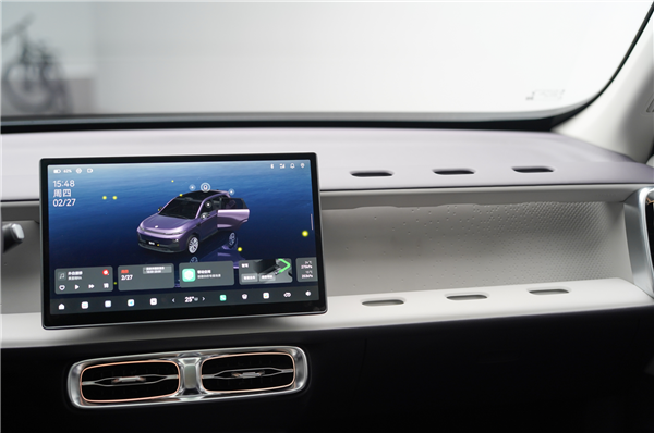 15万级首搭激光雷达城区智驾！零跑B10内饰首秀：能提前锁定爆款吗