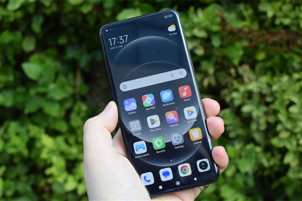 王腾微博发起定价讨论：到底什么价位的手机才是人人都买得起