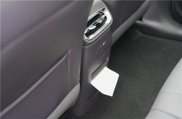 15万级首搭激光雷达城区智驾！零跑B10内饰首秀：能提前锁定爆款吗