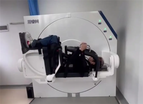 熬夜族高发！女生经常熬夜打麻将患上耳石症