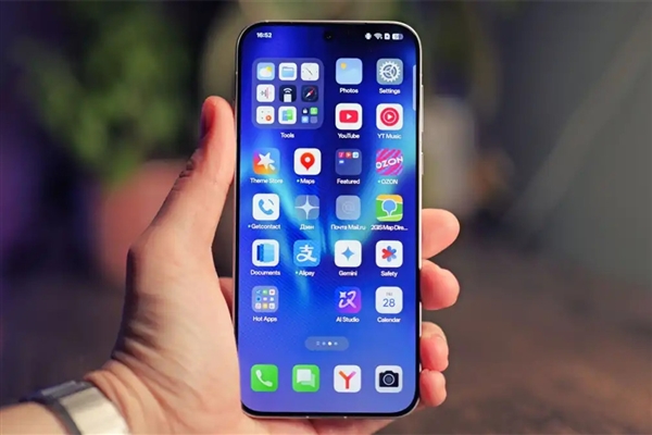 OPPO Find X8 Ultra全球首发超晶态蓝玻璃：光制造这片玻璃就需要40天