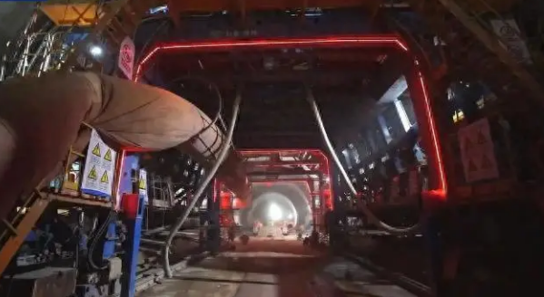 首座3000米以上隧道！雄忻高铁山西段紫罗山1号隧道顺利贯通