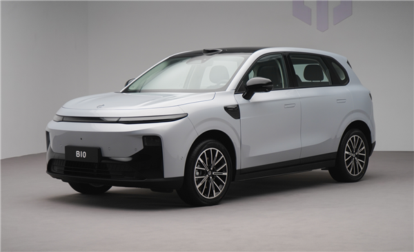 15万级首搭激光雷达城区智驾！零跑B10内饰首秀：能提前锁定爆款吗