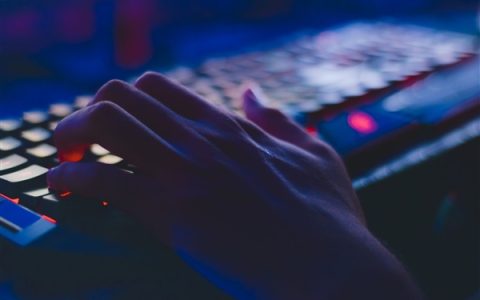 朱开谈《英雄联盟》”全华班”为何无S赛冠军：LPL没有顶级国产中单！