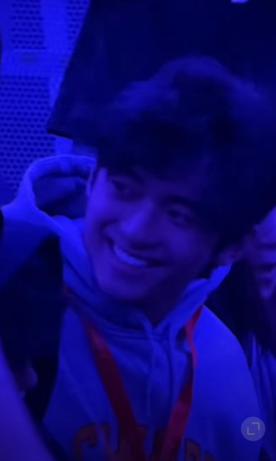 谢霆锋两个儿子现身演唱会 网友:迷你版谢霆锋太帅了