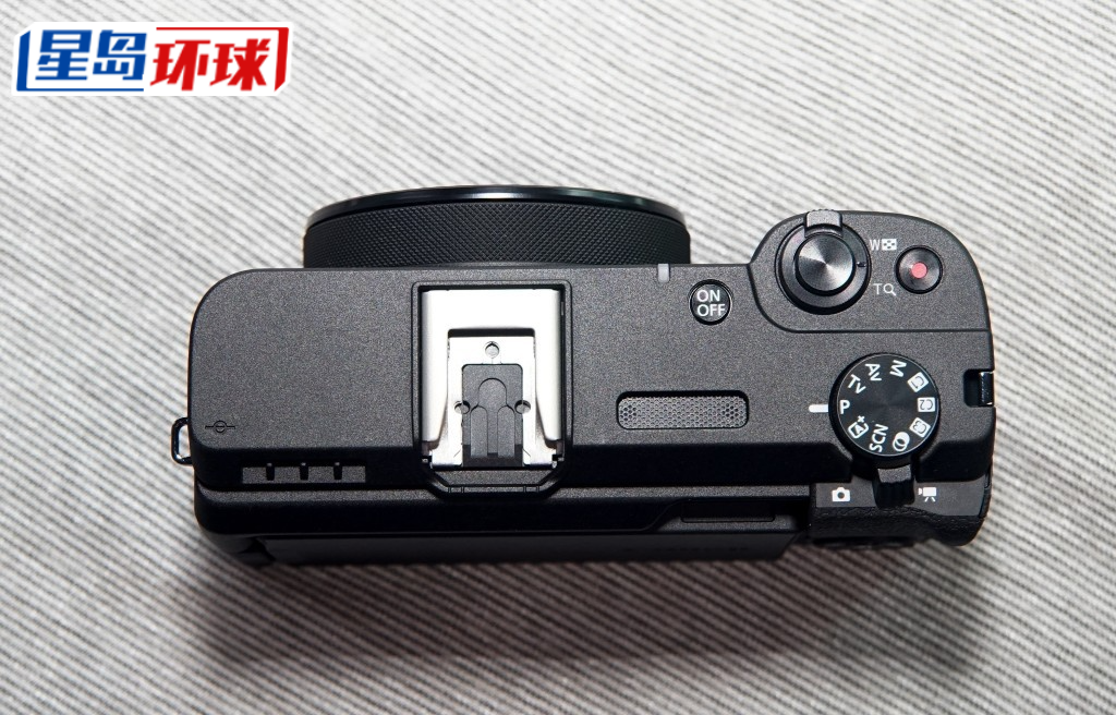 机顶设有大型录像掣，以及具备降噪功能的立体声收音咪。