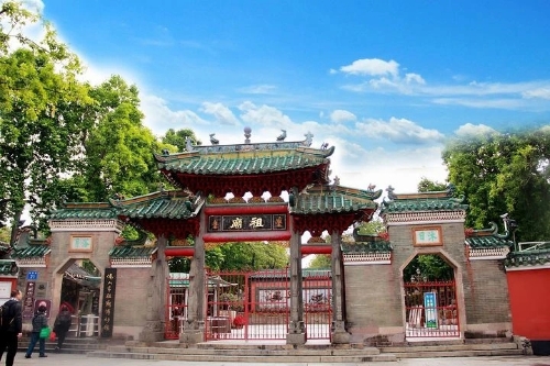 佛山人气好去处2025｜1. 佛山祖庙 建于北宋元丰年间，清代初期已发展成为一个结构严谨的庙宇建筑群，光绪年间曾经大规模修缮。（图：Trip@wang181）