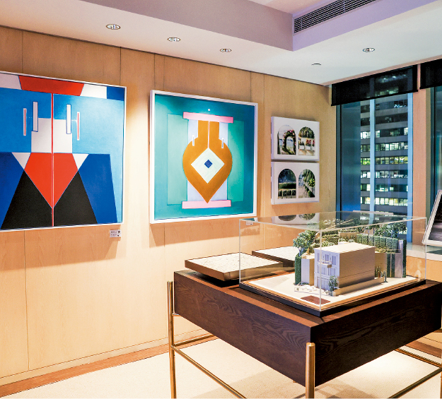 霍刚的作品充满诗意和东方哲理，常见点、线、面的协调，给人带来无限想象空间。