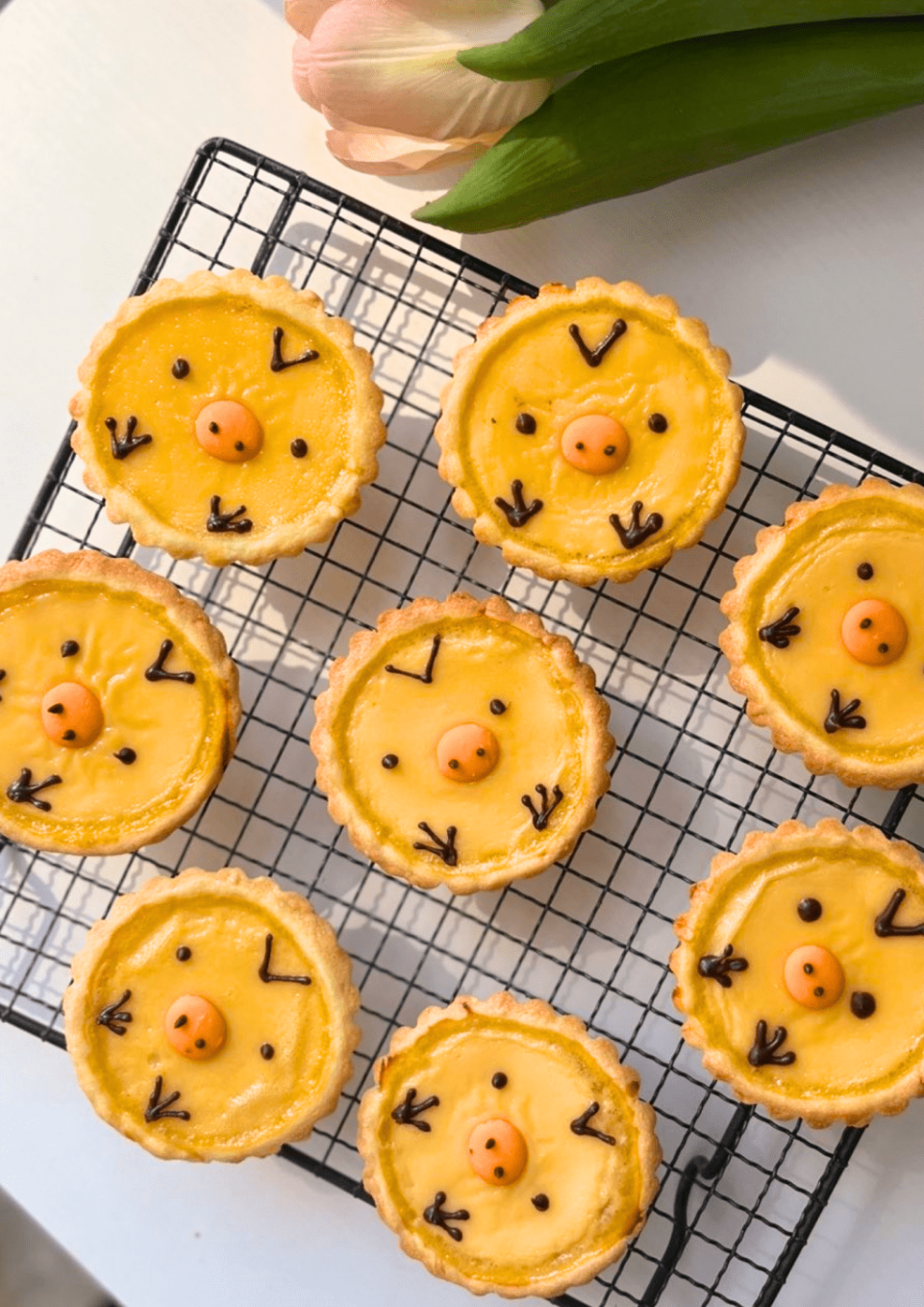 可爱小鸡蛋挞共可制作6件成品，小厨师会进行鸡蛋实验，并亲手制作曲奇面团。（图片来源：受访者提供）