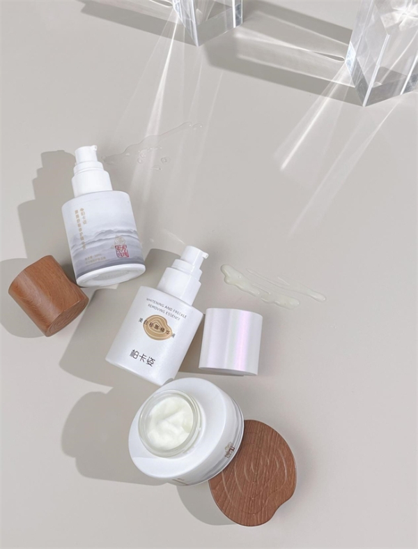  柏卡姿护肤三重奏，协同发力，轻松养出健康透亮肌