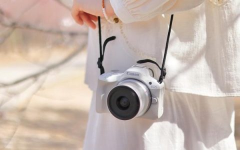 佳能EOS R50春日桃花人像实拍体验