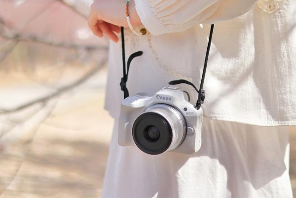  佳能EOS R50春日桃花人像实拍体验