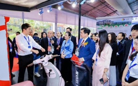 人民出行硬科技走出国门，自研“智能两轮车+换电网络”协同解决方案，亮相越南展
