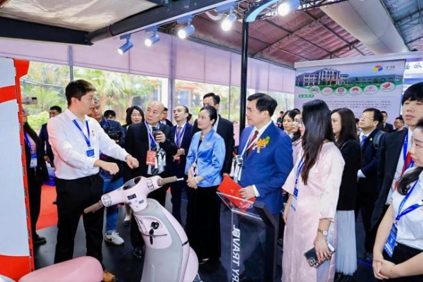  人民出行硬科技走出国门，自研“智能两轮车+换电网络”协同解决方案，亮相越南展