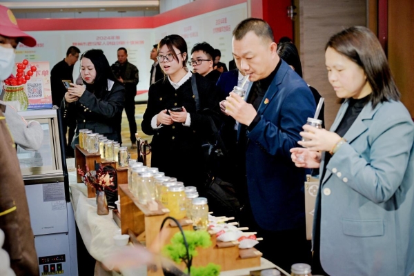 上官栗子四果汤亮相泉州经济年会：国潮茶歇演绎千年海丝食韵