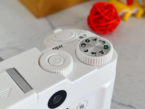 松典DC218：复古双摄定格春日，电影质感随手可得